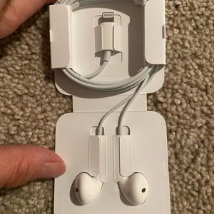 New apple earpods